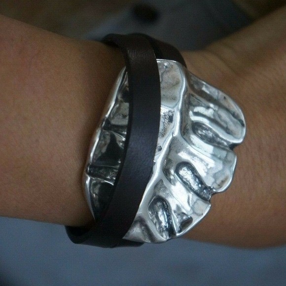 UNO de 50 Jewelry - NEW UNO de 50 Silver Leaf Leather Double Wrap Bracelet